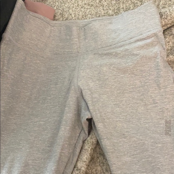 Light gray with flower print yoga leggings - Picture 1 of 3